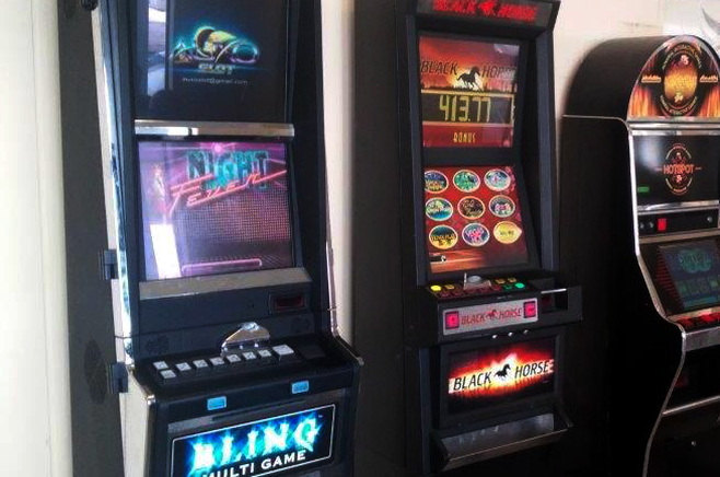 W Dębicy celnicy zatrzymali kolejne nielegalne automaty do gier