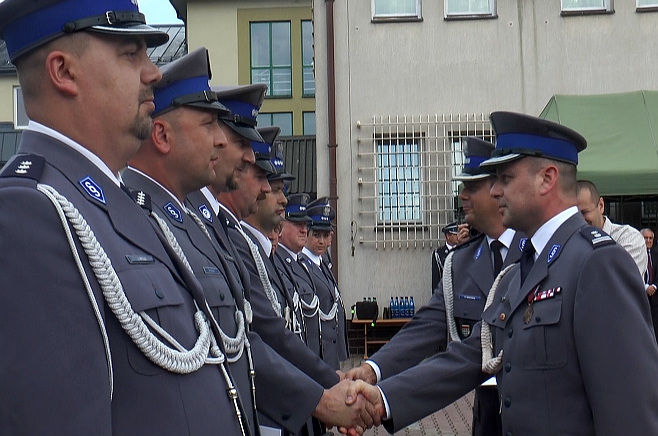 34 funkcjonariuszy z awansem. Święto Policji w Brzozowie 2015 [FILM HD]