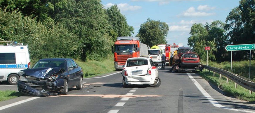 Zderzyły się trzy auta na drodze krajowej 28 w Moderówce