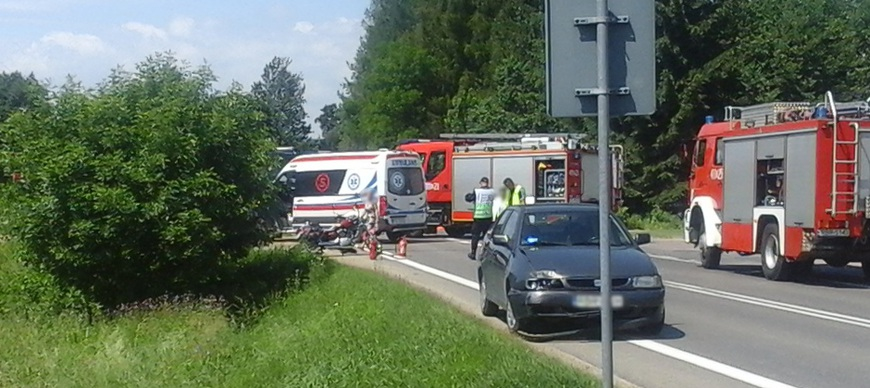 Wypadek przy stacji Orlen w Brzozowie. W akcji śmigłowiec LPR [ZDJĘCIA]