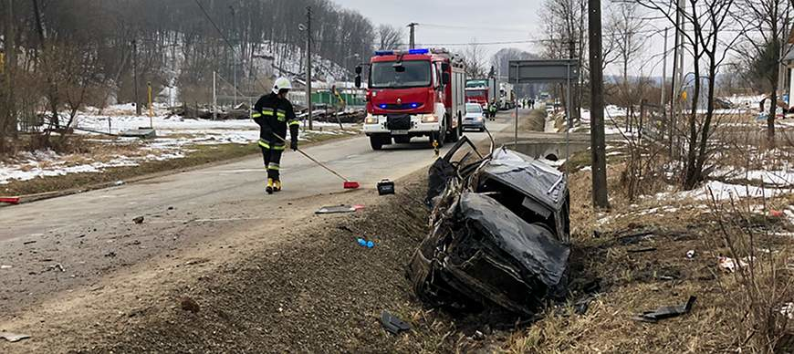 Grabownica Starzeńska. Samochód wypadł z drogi i dachował. Nie żyje 25-letni kierowca [FILM HD] [ZDJĘCIA]