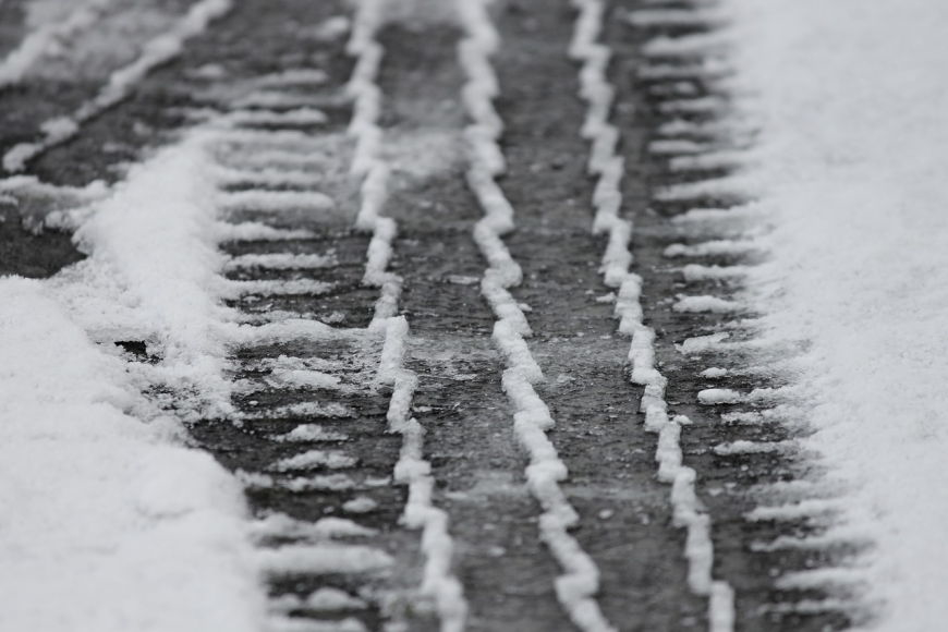 Meteorolodzy ostrzegają: oblodzenie dróg i chodników