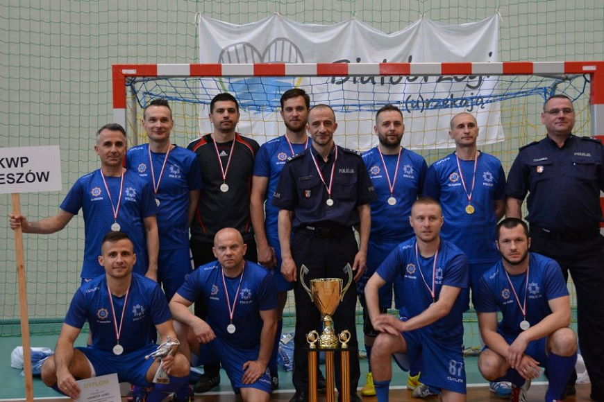 Drużyna z KWP w Rzeszowie zajęła I miejsce w VI Mistrzostwa Polski Wydziałów Konwojowych Policji w Halowej Piłce Nożnej „Konwój Cup 2019”