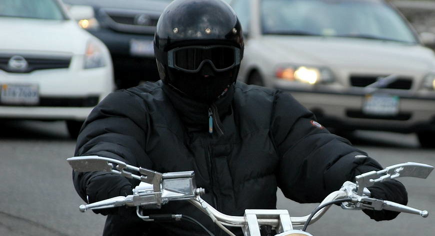 Policja poszukuje motocyklisty, który potrącił dwie piesze w Starej Wsi