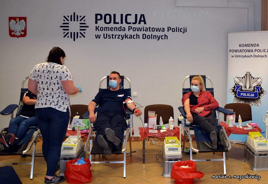 Policjanci z Ustrzyk Dolnych zorganizowali zbiórkę krwi w swojej komendzie [ZDJĘCIA]