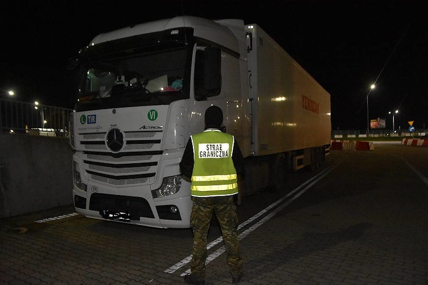 Podejrzana ciężarówka nie opuściła UE