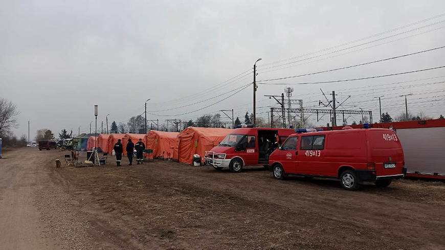 Ciągła pomoc strażaków dla uchodźców z Ukrainy [ZDJĘCIA]