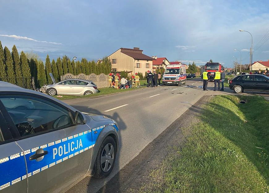 Policjanci z Wiązownicy udzielili pomocy poszkodowanym w wypadku