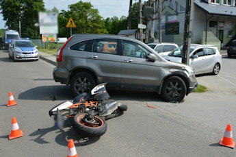 17-letni motocyklista ucierpiał w zdarzeniu drogowym