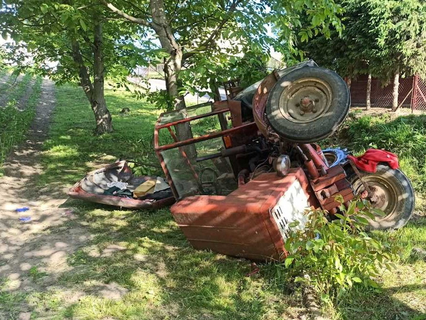 Wypadek ciągnika rolniczego w Soninie [ZDJĘCIA]