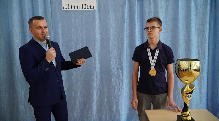 Spotkanie w SP Nr 2 w Humniskach z Pawłem Sowińskim Mistrzem Świata Juniorów do lat 14 w szachach