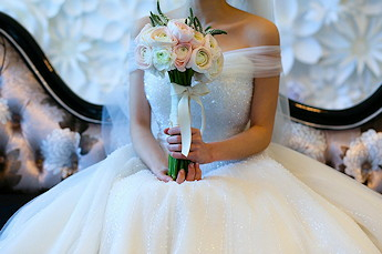 Chciała sprzedać sukienkę ślubną - straciła 23 tys. złotych