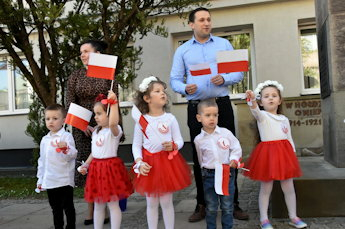 Gmina Brzozów: Przedszkolaki uczciły rocznicę uchwalenia Konstytucji 3 Maja [ZDJĘCIA]