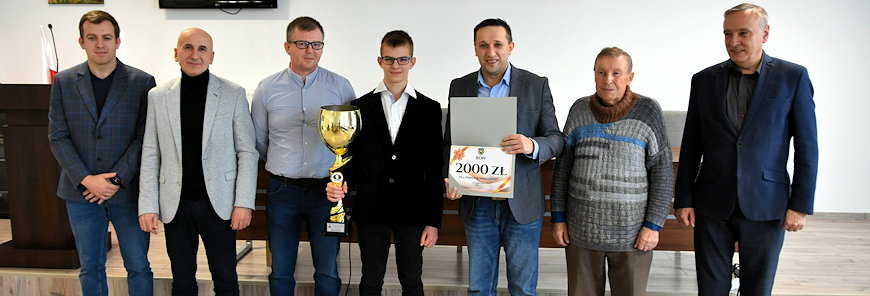 Burmistrz Brzozowa Szymon Stapiński spotkał się Paweł Sowińskim, Mistrzem Świata Juniorów w Szachach do lat 14 [ZDJĘCIA]